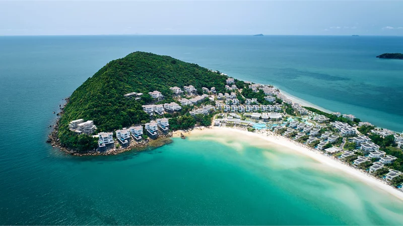 Khách sạn và <br>khu nghỉ dưỡng