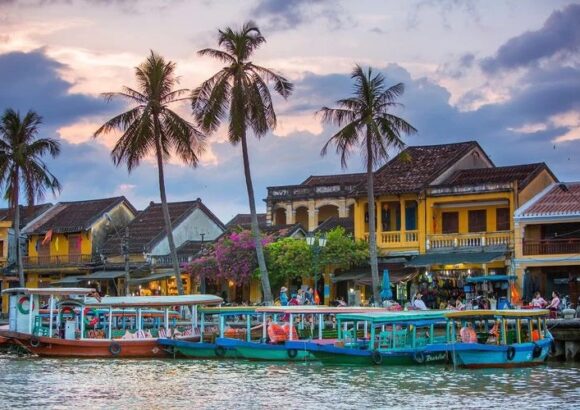 Hành trình chậm rãi giữa lòng phố cổ Hội An