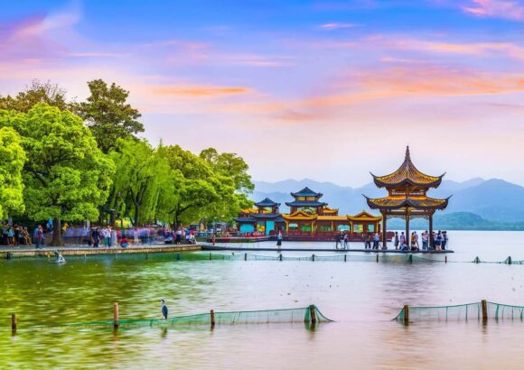 Hàng Châu – Thành phố thơ mộng bên Tây Hồ, nổi tiếng với vẻ đẹp thanh bình